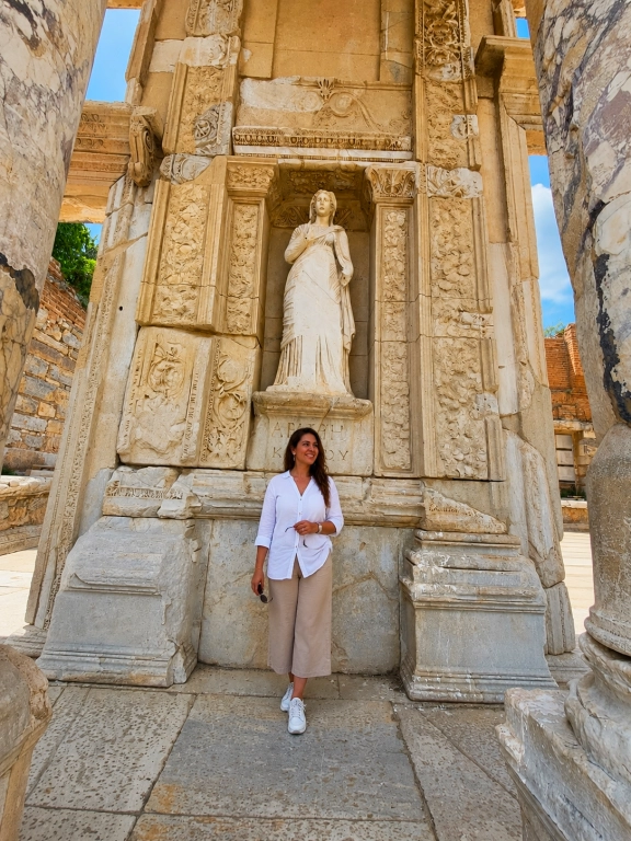 Celsus Library Archaeological Scene