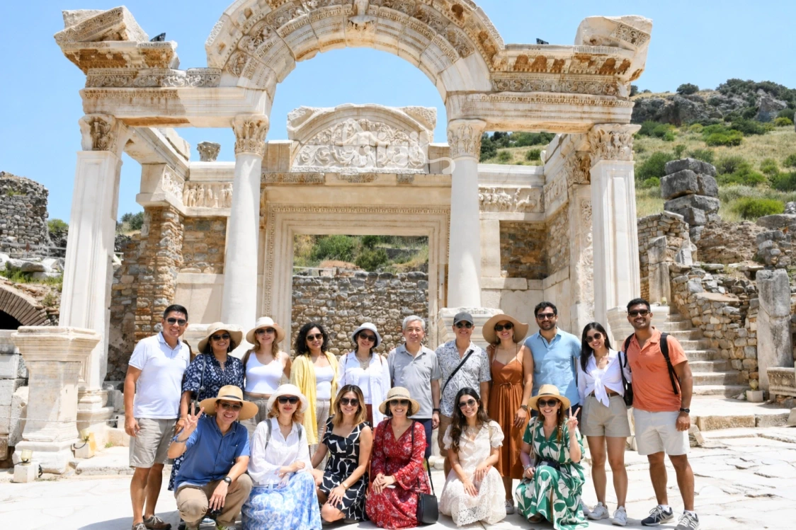 Temple of Hadrian Arch Perspective